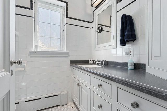 1101 S MONROE AVENUE, Green Bay, WI 54301