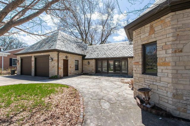 1101 S MONROE AVENUE, Green Bay, WI 54301