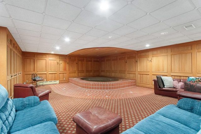 1101 S MONROE AVENUE, Green Bay, WI 54301