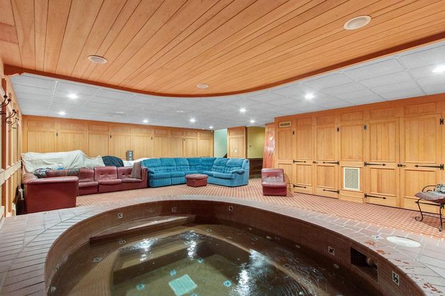 1101 S MONROE AVENUE, Green Bay, WI 54301