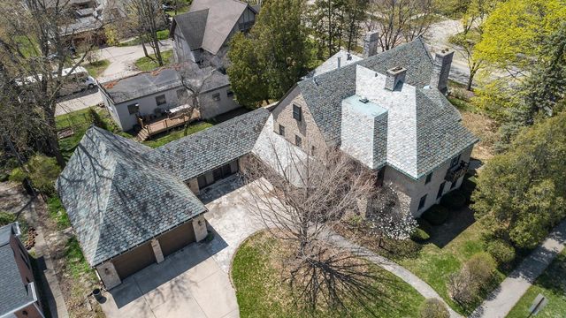 1101 S MONROE AVENUE, Green Bay, WI 54301