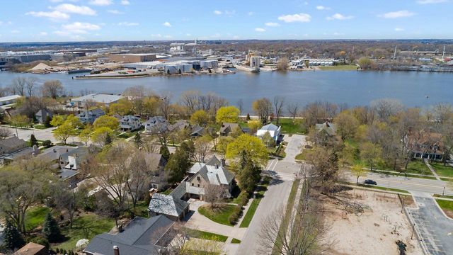 1101 S MONROE AVENUE, Green Bay, WI 54301