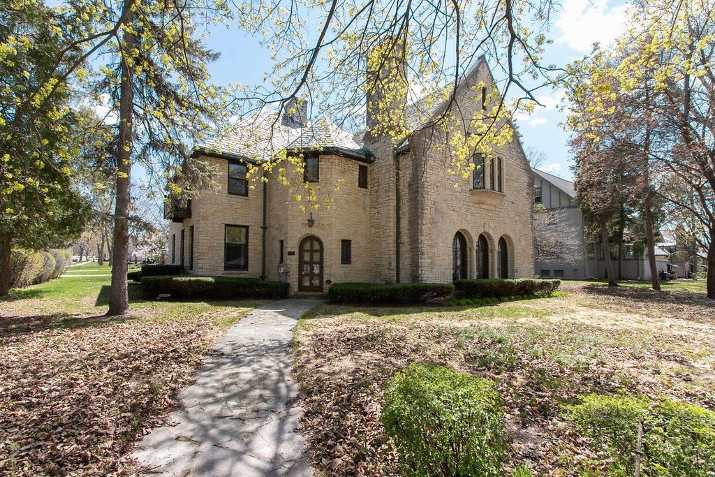1101 S MONROE AVENUE, Green Bay, WI 54301