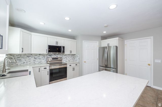 936 S DAVIS CREEK LN, Farmington, UT 84025