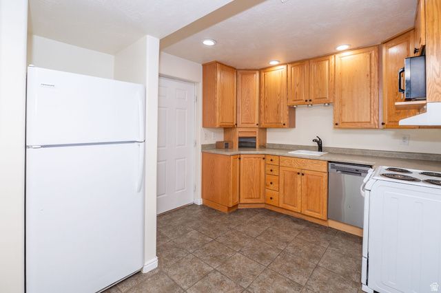 936 S DAVIS CREEK LN, Farmington, UT 84025