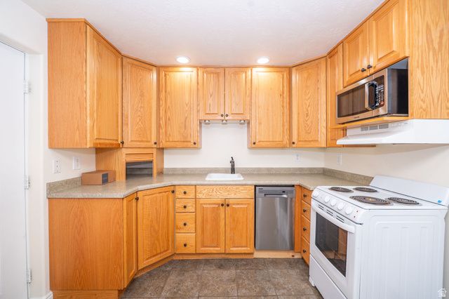 936 S DAVIS CREEK LN, Farmington, UT 84025
