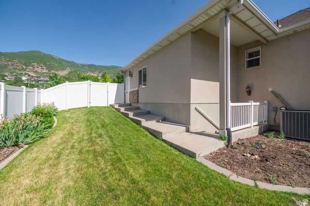 936 S DAVIS CREEK LN, Farmington, UT 84025