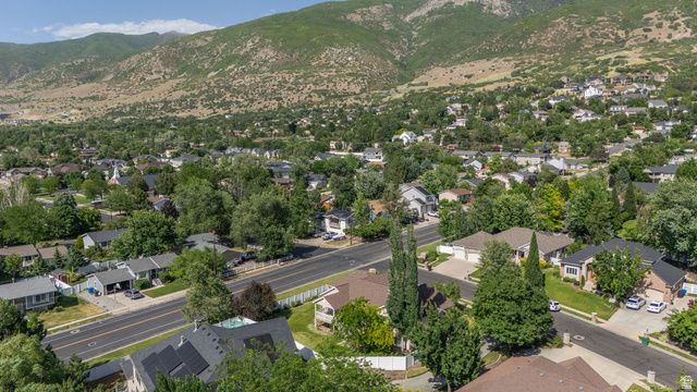 936 S DAVIS CREEK LN, Farmington, UT 84025