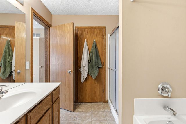 5146 Farnham Drive N, Hugo, MN 55038