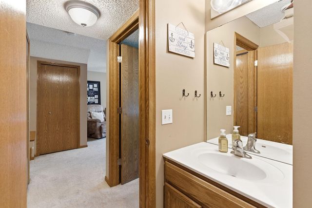 5146 Farnham Drive N, Hugo, MN 55038