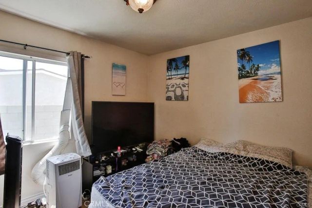 2302 W La Verne Avenue, Santa Ana, CA 92704