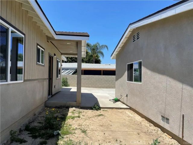 2302 W La Verne Avenue, Santa Ana, CA 92704