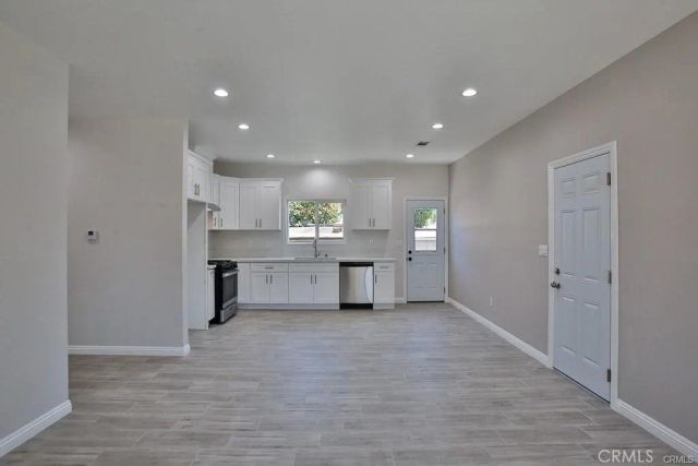 2302 W La Verne Avenue, Santa Ana, CA 92704