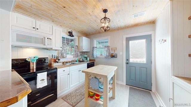 300 Point Road, Eclectic, AL 36024