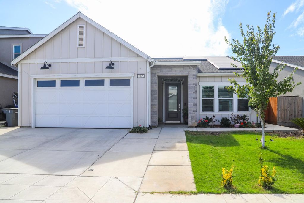 Image 1 of property listing at 7099 W Whitman Avenue, Fresno, CA 93723