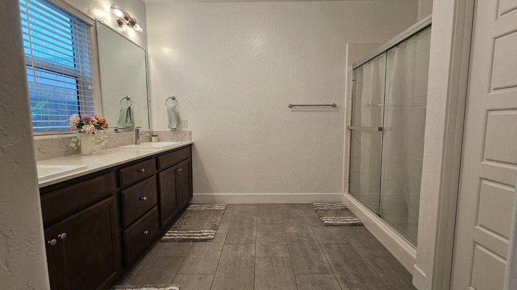 Image 11 of property listing at 7099 W Whitman Avenue, Fresno, CA 93723