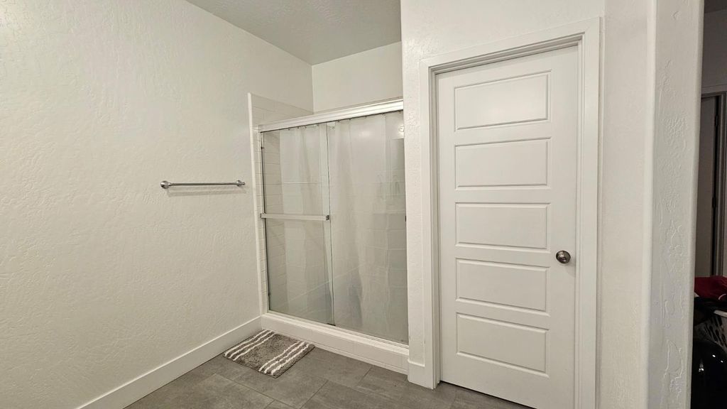 Image 12 of property listing at 7099 W Whitman Avenue, Fresno, CA 93723