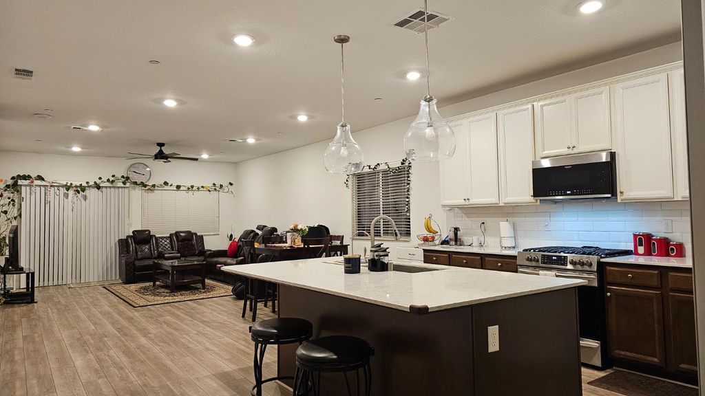 Image 5 of property listing at 7099 W Whitman Avenue, Fresno, CA 93723