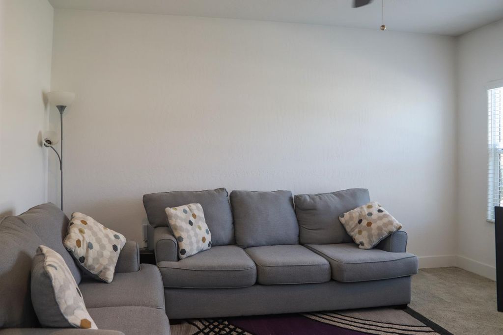 Image 7 of property listing at 7099 W Whitman Avenue, Fresno, CA 93723