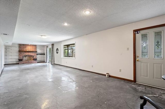 28035 W 89th Street, De Soto, KS 66018