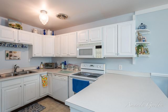 1249 Lakeshore Drive 139, Muskegon City, MI 49441