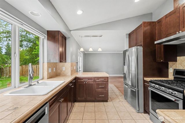 35620 92nd Avenue Court S, Mckenna, WA 98558
