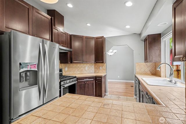 35620 92nd Avenue Court S, Mckenna, WA 98558