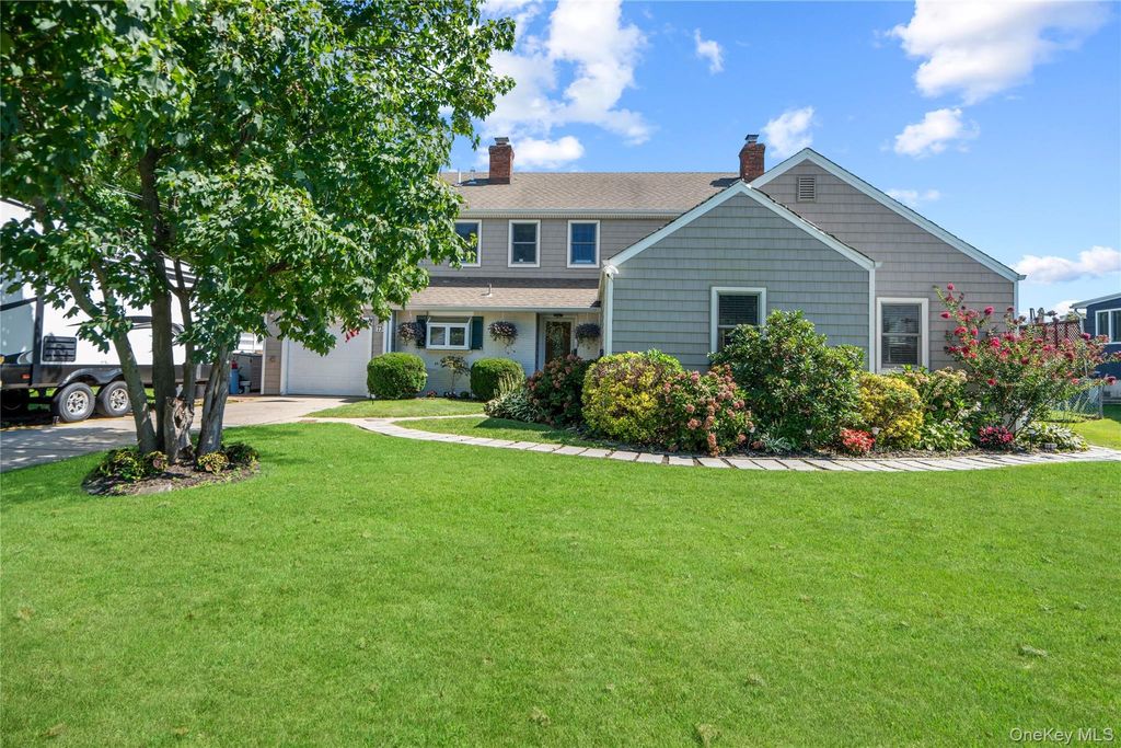 73 Maple Avenue, Bay Shore, NY 11706 — exterior
