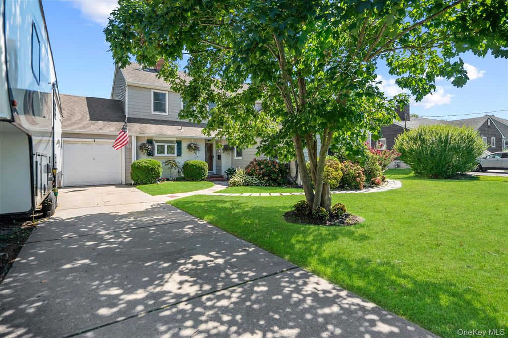 73 Maple Avenue, Bay Shore, NY 11706 — photo 3