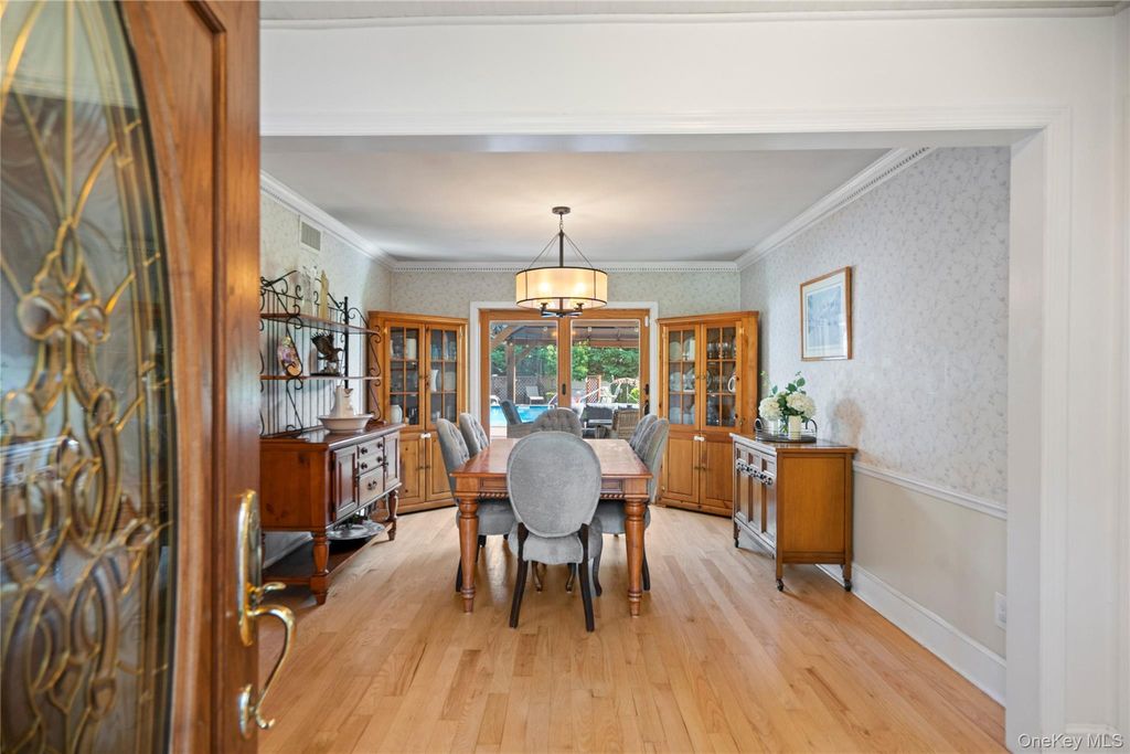 73 Maple Avenue, Bay Shore, NY 11706 — photo 4