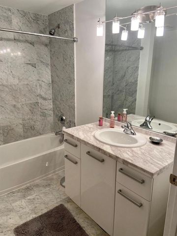 253 NE 2nd St 312, Miami, FL 33132
