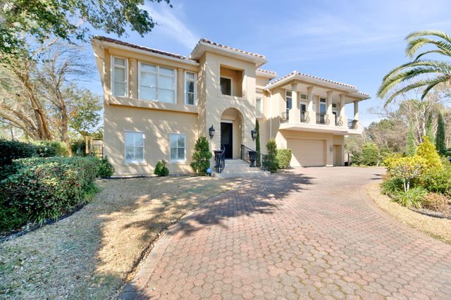 2 Colley Cove Drive, Gulf Breeze, FL 32561