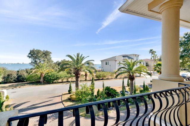 2 Colley Cove Drive, Gulf Breeze, FL 32561