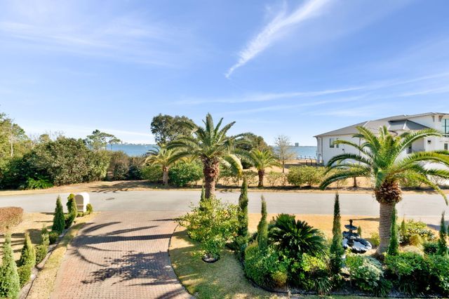 2 Colley Cove Drive, Gulf Breeze, FL 32561