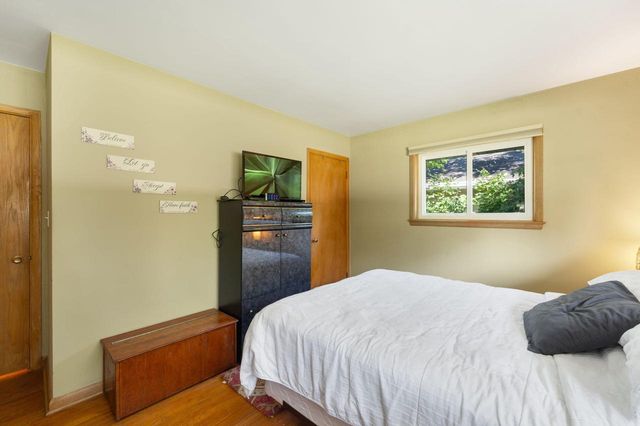 5937 N Sidney PLACE, Glendale, WI 53209