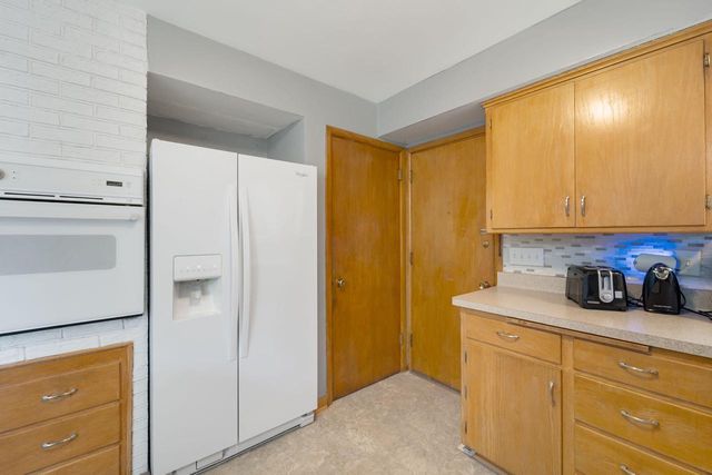 5937 N Sidney PLACE, Glendale, WI 53209