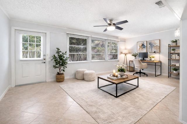 393 Bennington Lane 393, Lake Worth, FL 33467