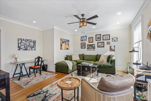 37 Brompton Road 6D, Great Neck, NY 11021