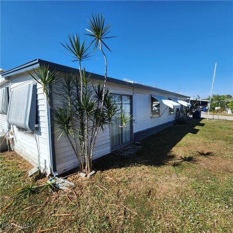 110 Gaslight AVE, North Fort Myers, FL 33917