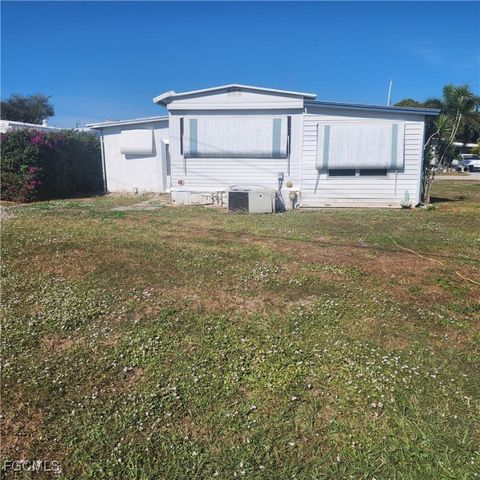 110 Gaslight AVE, North Fort Myers, FL 33917