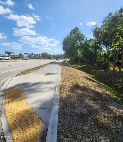 110 Gaslight AVE, North Fort Myers, FL 33917