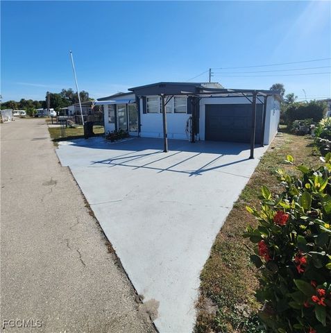 110 Gaslight AVE, North Fort Myers, FL 33917