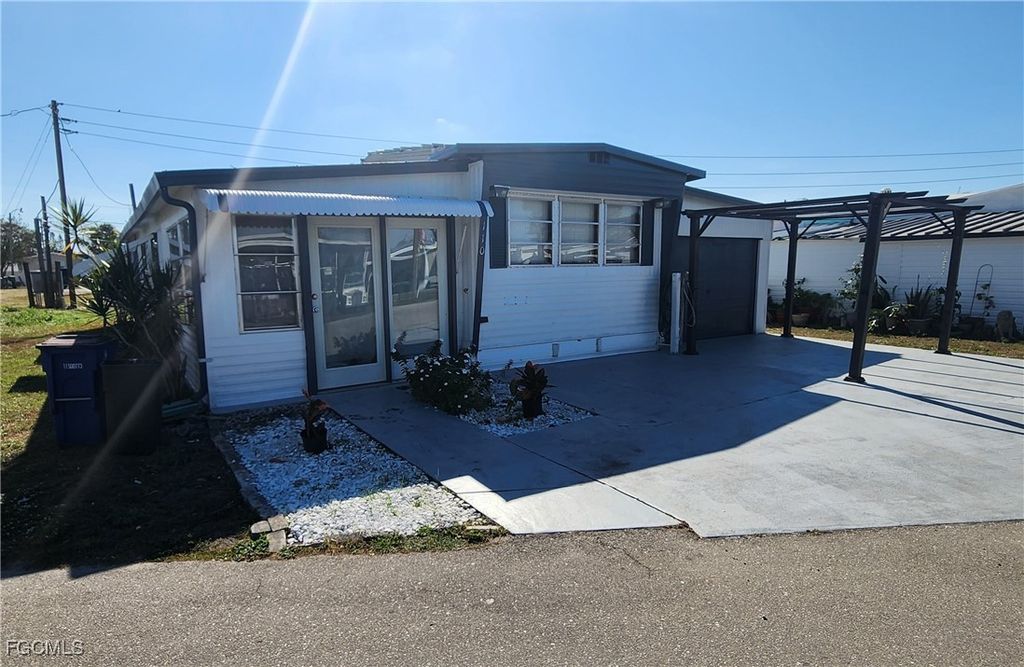 110 Gaslight AVE, North Fort Myers, FL 33917