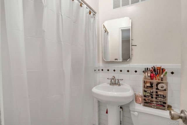 3005 Bronxwood Avenue, Bronx, NY 10469