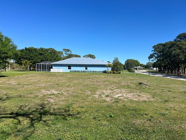 4310 Gator Trace Circle, Fort Pierce, FL 34982