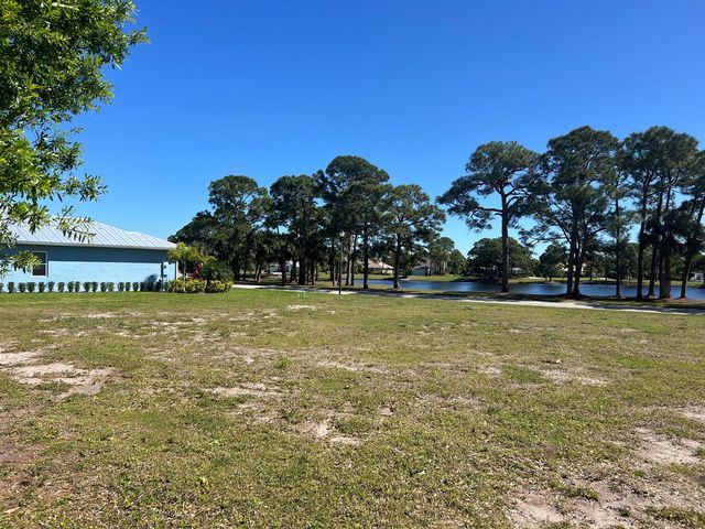 4310 Gator Trace Circle, Fort Pierce, FL 34982