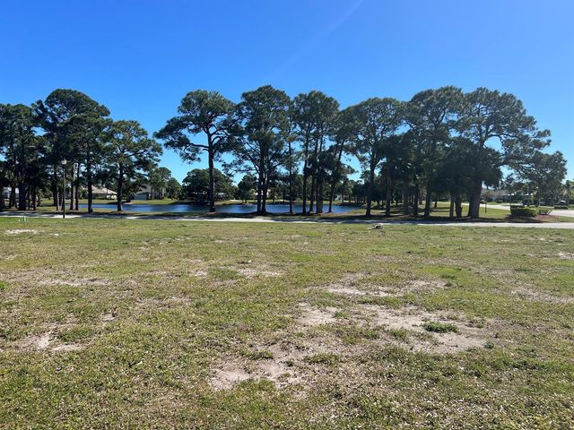 4310 Gator Trace Circle, Fort Pierce, FL 34982