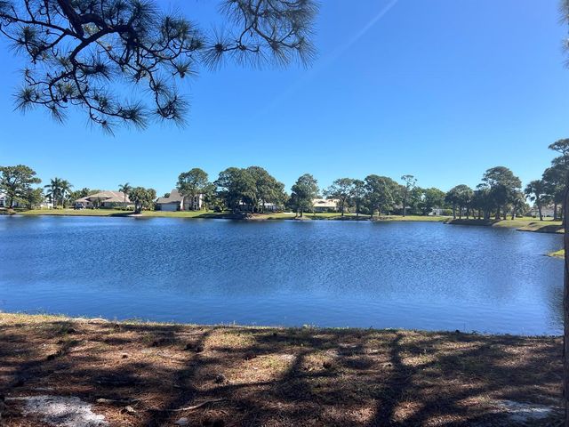4310 Gator Trace Circle, Fort Pierce, FL 34982