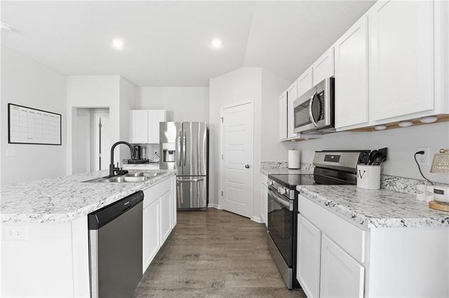 8031 SE 5th Street, Blue Springs, MO 64014