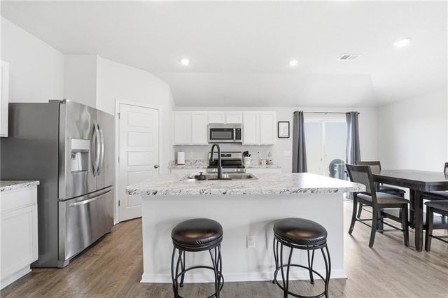 8031 SE 5th Street, Blue Springs, MO 64014